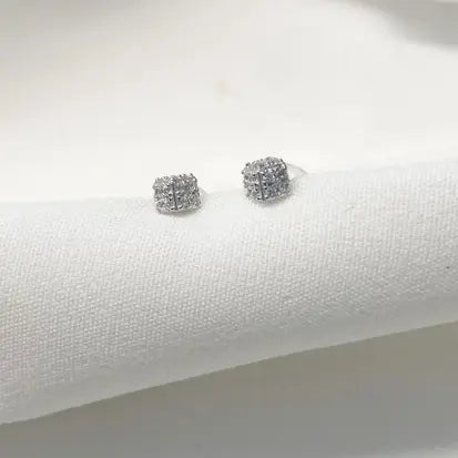 Brinco Simples Cravejado em Prata com Rodio