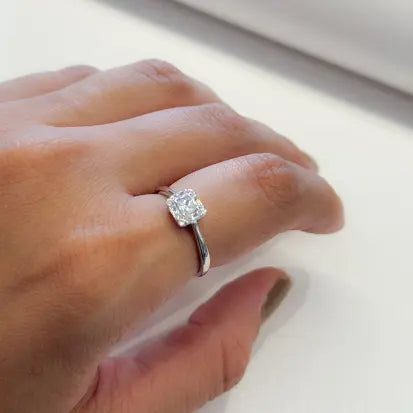 Anel Quadrado Cravejado de Zirconias em Prata com Rodio