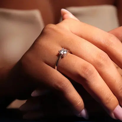 Anel Moissanite 4 Garras em Prata com Banho em Rodio