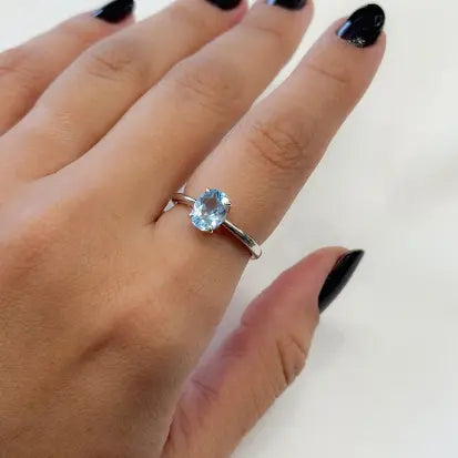 Anel Oval Topazio Azul Natural