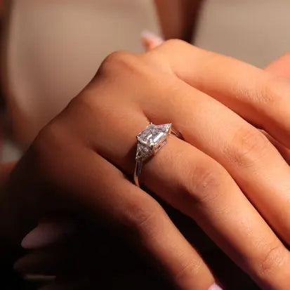 Anel Moissanite Quadrado em Prata com Rodio