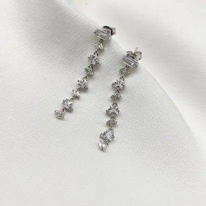 Brinco Franja Geometrica Cravejado em Prata com Rodio