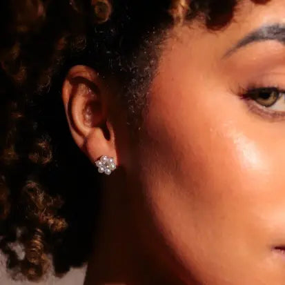 Brinco Flor Perola Natural e Moissanite em Prata com Rodio