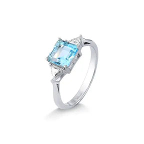 Anel Moissanite com Topazio Azul Quadrado em Prata com Banho de Rodio