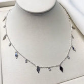 Colar Longo com Pingentes Losango e Pontos de Luz em Prata com Rodio 70cm