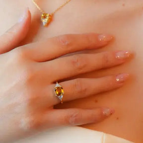 Anel Quadrado Citrino Natural e Moissanite com Banho de Ouro